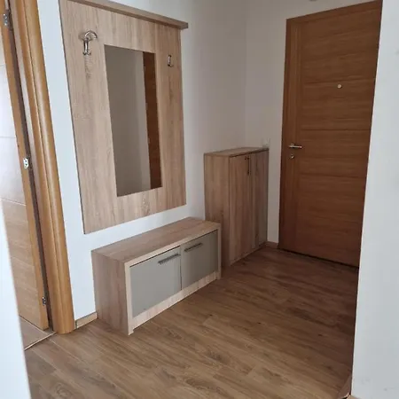 Gondola Vip 13 Apartment *